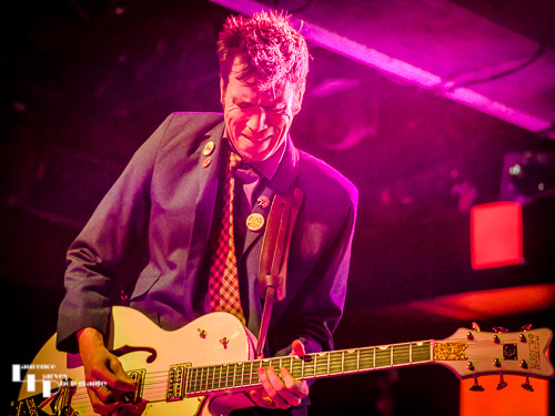 Ray Waters on vocals & guitar