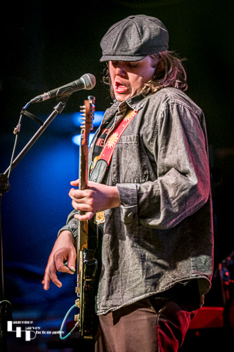 Zac Schulze on vocals & guitar