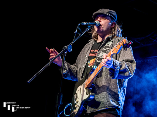 Zac Schulze on vocals & guitar