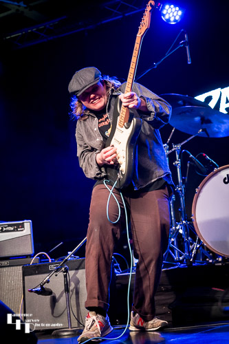 Zac Schulze on vocals & guitar