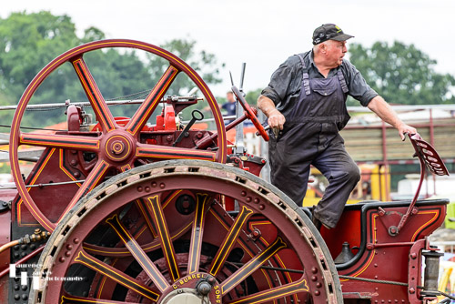 Logging demonstration, driver close-up
