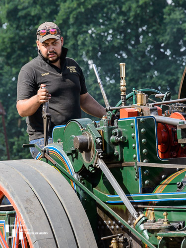 TractionEngine - Ransomes Sims & Jefferies General Purpose Engine 30004 with driver